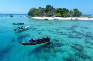 Take a Peek at the Stunning Beauty of Samalona Island, Makassar